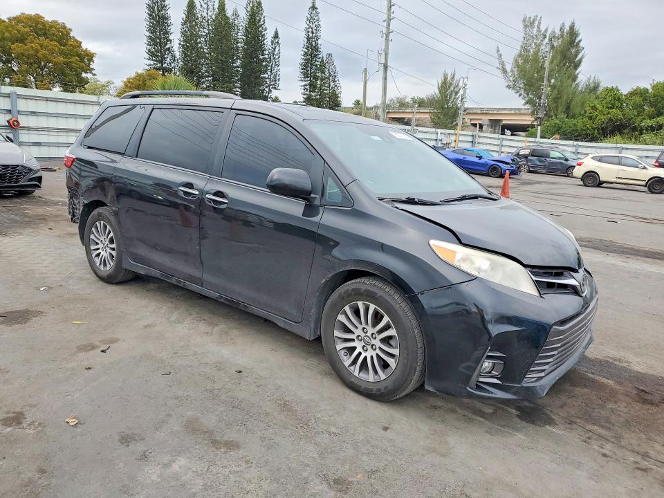 Photo 4 from auction – 2018 TOYOTA SIENNA with VIN 5TDYZ3DC3JS918242