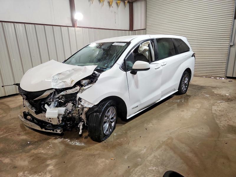TOYOTA SIENNA 2021 with VIN 5TDKRKEC2MS063469 - Photo from auction