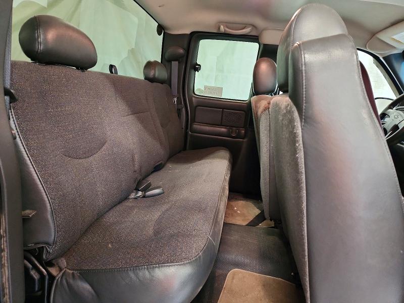Photo 10 from auction – 2004 CHEVROLET SILVERADO with VIN 2GCEK19T041303762