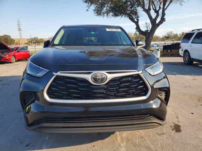 Photo 5 from auction – 2021 TOYOTA HIGHLANDER with VIN 5TDCZRAH8MS517786