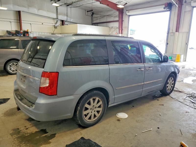 Photo 3 from auction – 2016 CHRYSLER TOWN & COU with VIN 2C4RC1BG0GR208197
