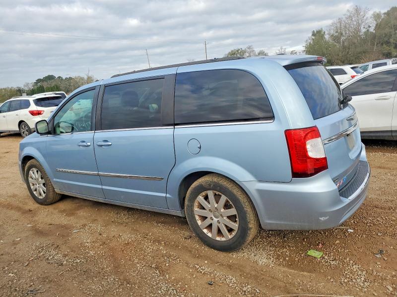 Photo 2 from auction – 2013 CHRYSLER TOWN & COU with VIN 2C4RC1BG3DR743536