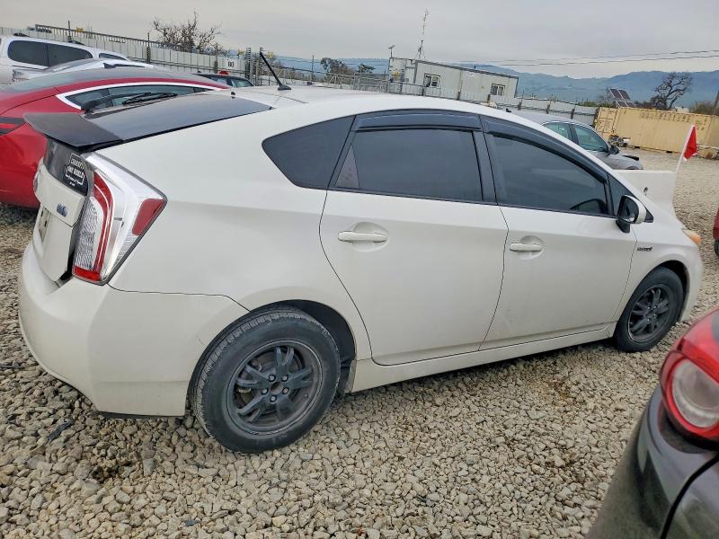 Photo 3 from auction – 2013 TOYOTA PRIUS with VIN JTDKN3DU0D5636855
