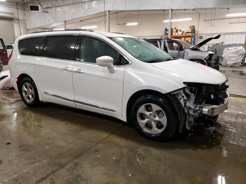 Photo 4 from auction – 2017 CHRYSLER PACIFICA T with VIN 2C4RC1EG7HR644591