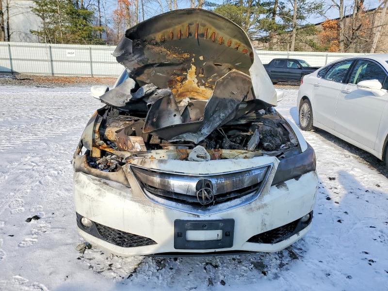Photo 5 from auction – 2013 ACURA ILX 20 TEC with VIN 19VDE1F71DE013083
