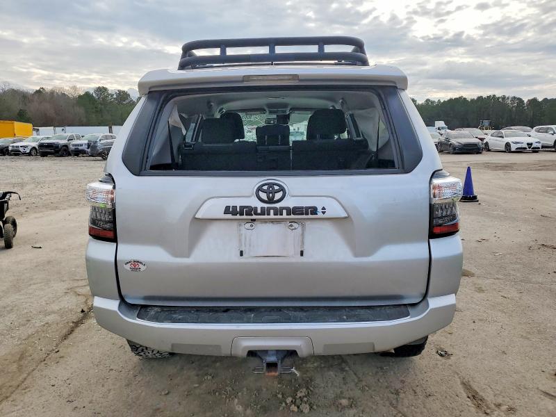 Photo 6 from auction – 2023 TOYOTA 4RUNNER SE with VIN JTEMU5JR2P6158519