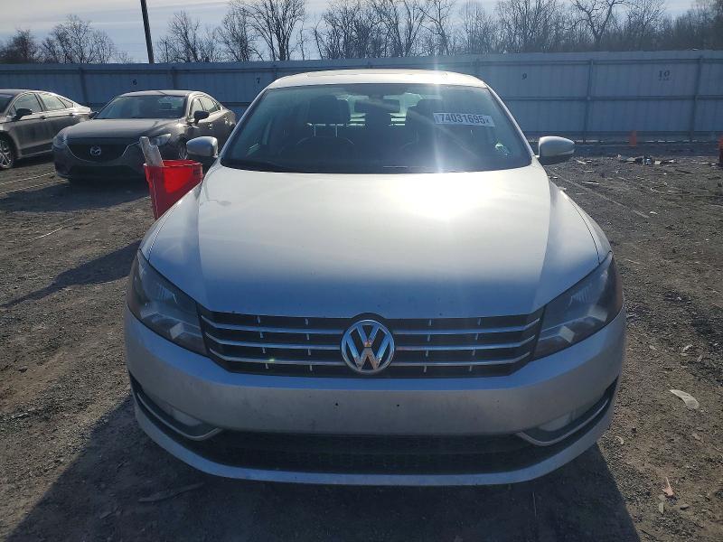 Photo 5 from auction – 2014 VOLKSWAGEN PASSAT SEL with VIN 1VWCN7A35EC037693