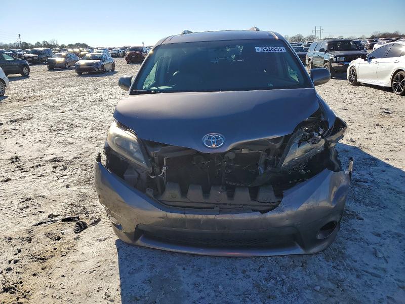 Photo 5 from auction – 2017 TOYOTA SIENNA SE with VIN 5TDXZ3DC5HS872998