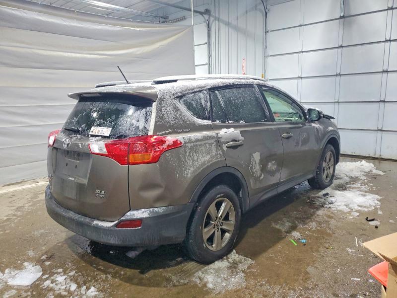 Photo 3 from auction – 2015 TOYOTA RAV4 XLE with VIN JTMRFREVXFD128018