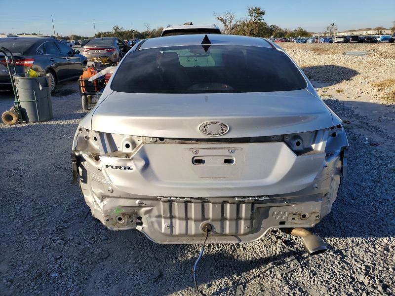 Photo 6 from auction – 2019 KIA FORTE FE with VIN 3KPF24AD5KE043241