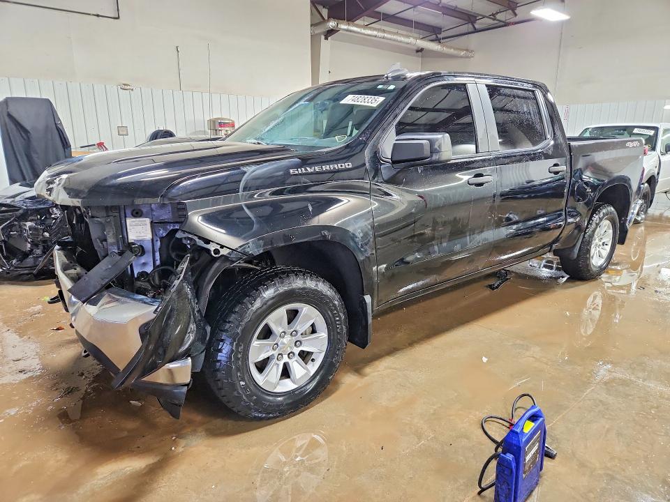 CHEVROLET SILVERADO 2019 with VIN 3GCPYAEH7KG156420 - Photo from auction