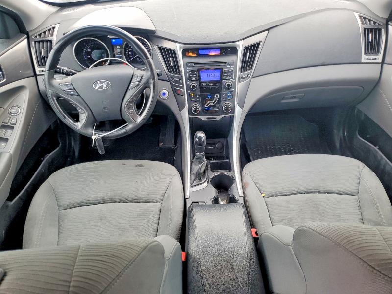 Photo 8 from auction – 2011 HYUNDAI SONATA with VIN KMHEC4A47BA000365