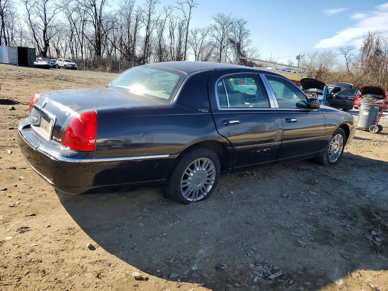 Photo 3 from auction – 2007 LINCOLN TOWN CAR with VIN 1LNHM82W37Y633686