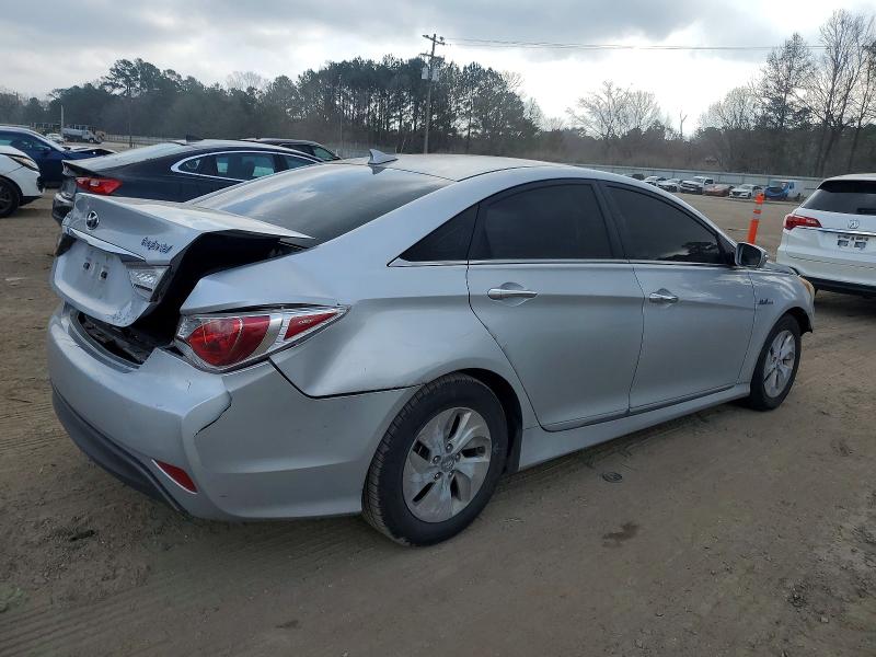 Photo 3 from auction – 2015 HYUNDAI SONATA HYB with VIN KMHEC4A45FA133681