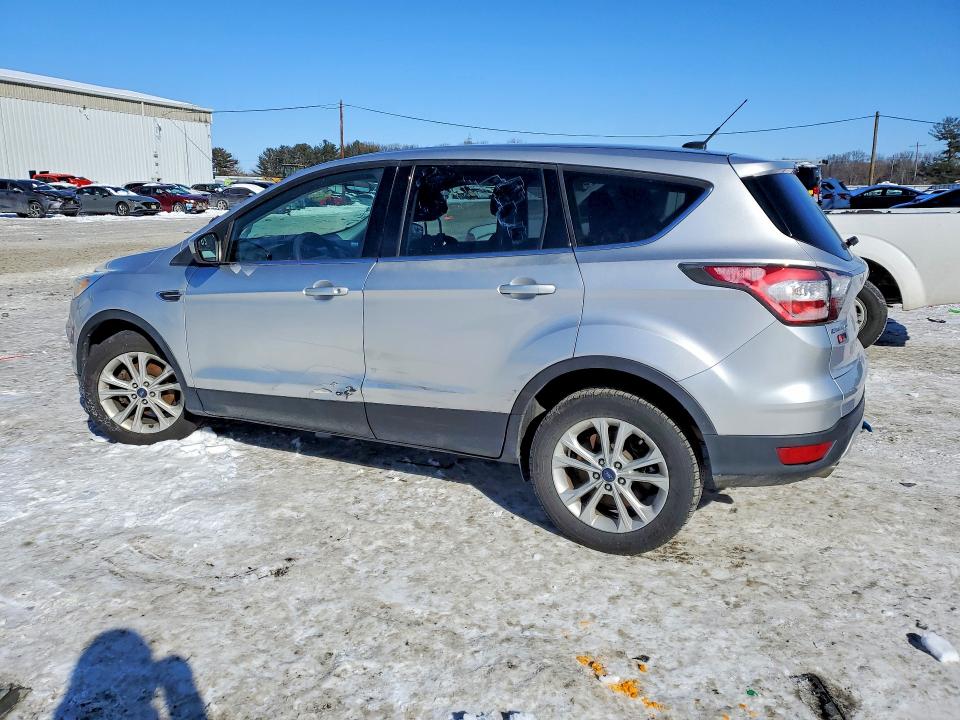 Photo 2 from auction – 2017 FORD ESCAPE with VIN 1FMCU0GD5HUB22024