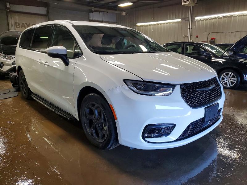 Photo 4 from auction – 2023 CHRYSLER PACIFICA H with VIN 2C4RC1L70PR604435