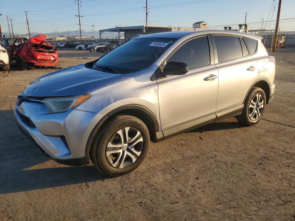 TOYOTA RAV4 2018 z numerem VIN JTMZFREV5JD127352 - Zdjęcie z aukcji