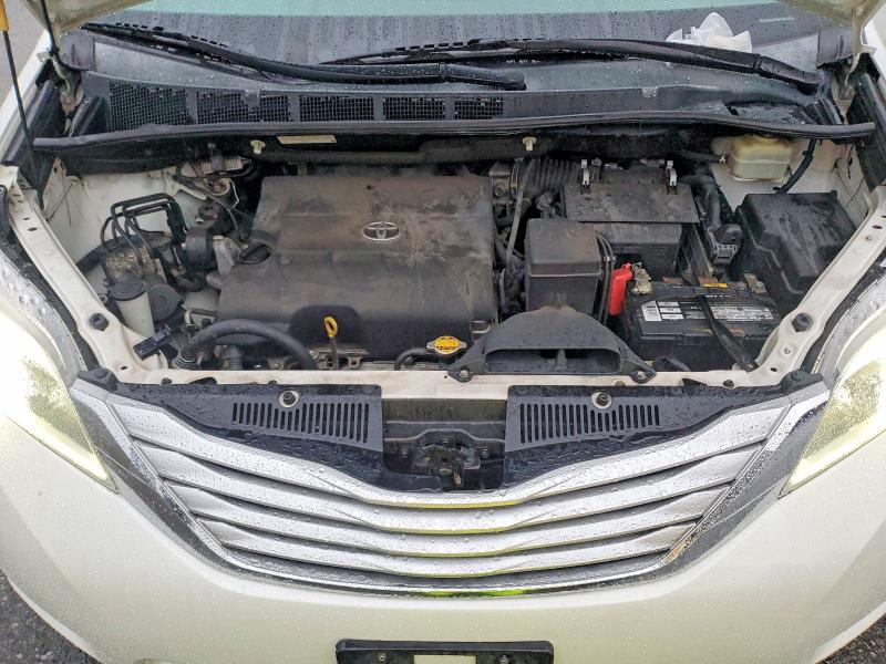 Photo 12 from auction – 2015 TOYOTA SIENNA XLE with VIN 5TDYK3DC7FS633362