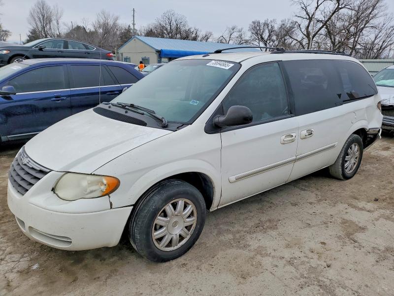 CHRYSLER TOWN & COU 2006 with VIN 2A8GP54L36R923768 - Photo from auction
