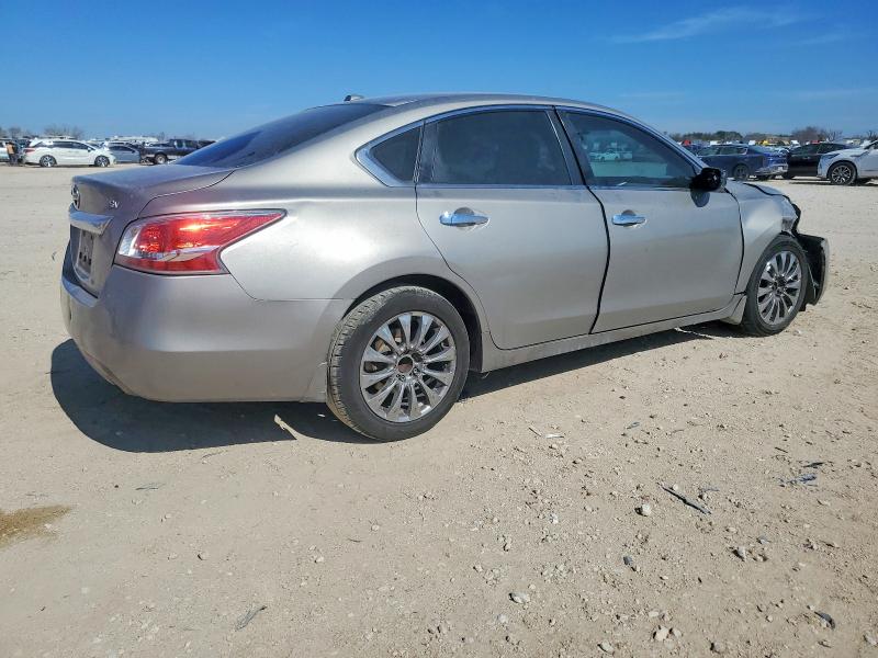 Photo 3 from auction – 2015 NISS ALTIMA with VIN 1N4AL3AP5FC183403