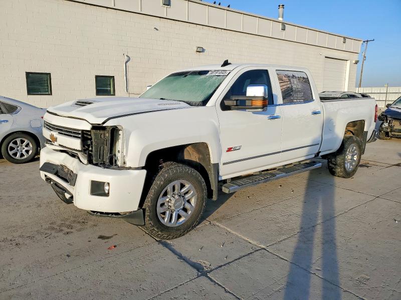CHEVROLET SILVERADO 2019 with VIN 1GC4KXCY3KF155762 - Photo from auction