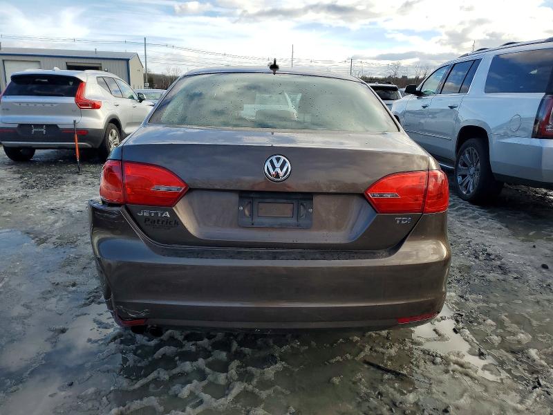 Photo 6 from auction – 2014 VOLKSWAGEN JETTA with VIN 3VWLL7AJ7EM319174