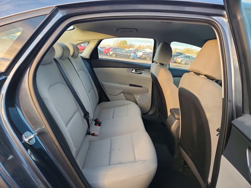 Photo 10 from auction – 2021 KIA FORTE FE with VIN 3KPF24AD3ME285612