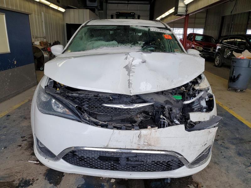 Photo 5 from auction – 2017 CHRYSLER PACIFICA T with VIN 2C4RC1EG6HR565008