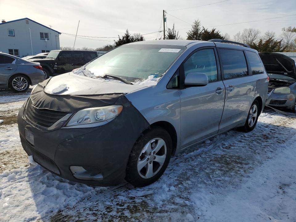 TOYOTA SIENNA LE 2011 with VIN 5TDKK3DC0BS022847 - Photo from auction