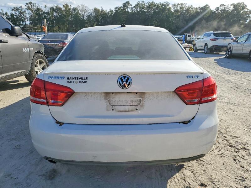 Photo 6 from auction – 2015 VOLKSWAGEN PASSAT SE with VIN 1VWBV7A3XFC029716