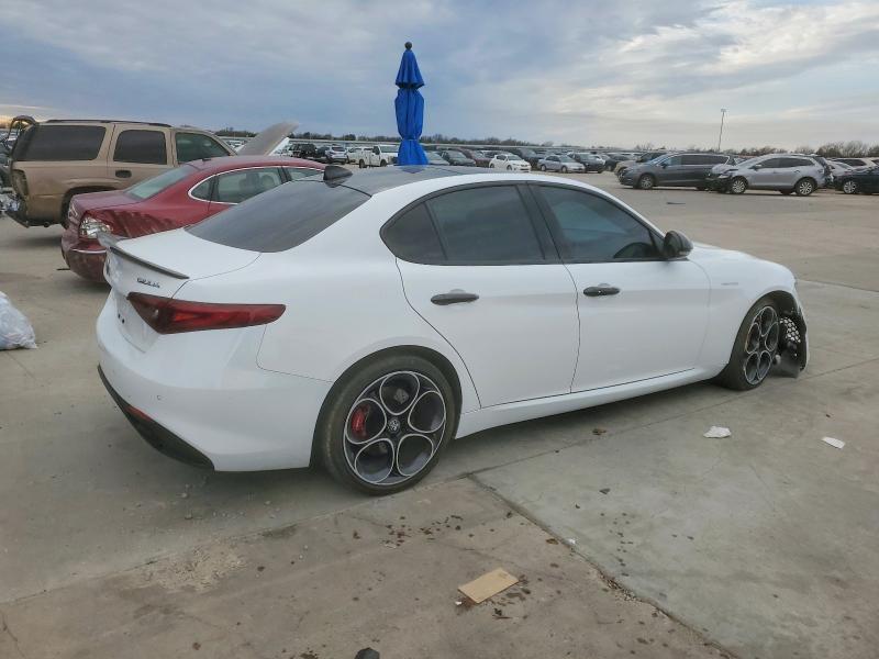 Photo 3 from auction – 2022 ALFA ROMEO GIULIA SUP with VIN ZARFAMBN5N7665374