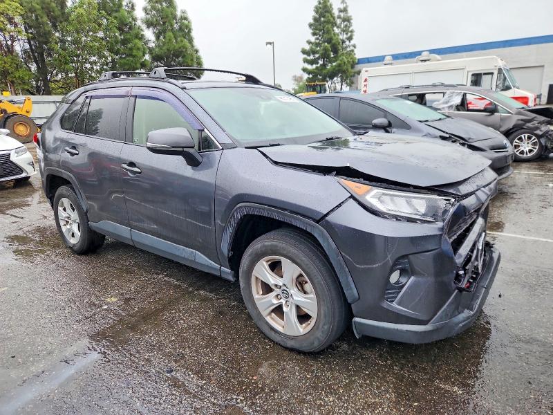 Photo 4 from auction – 2019 TOYOTA RAV4 with VIN JTMW1RFVXKD511290