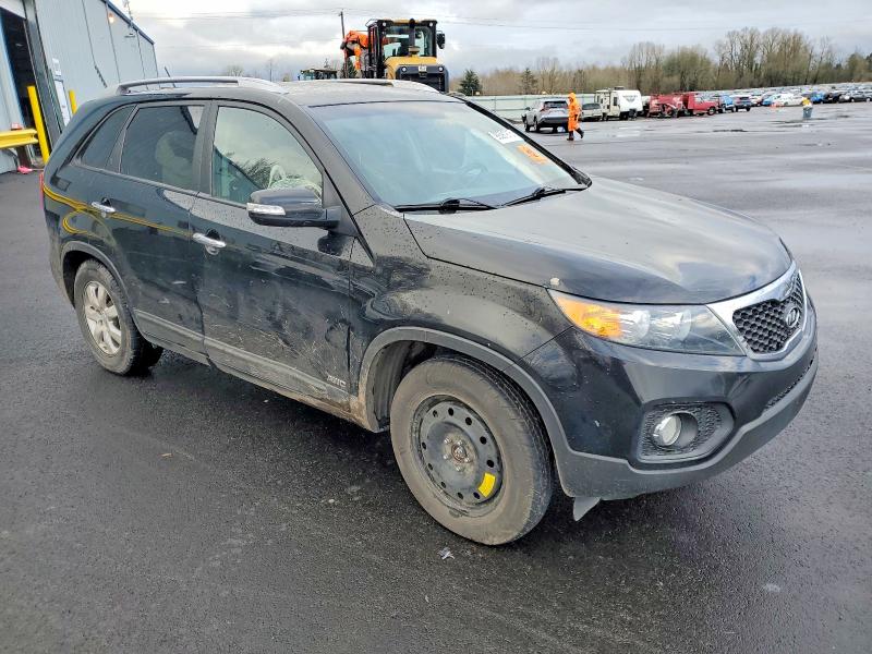 Photo 4 from auction – 2013 KIA SORENTO LX with VIN 5XYKTDA23DG339973