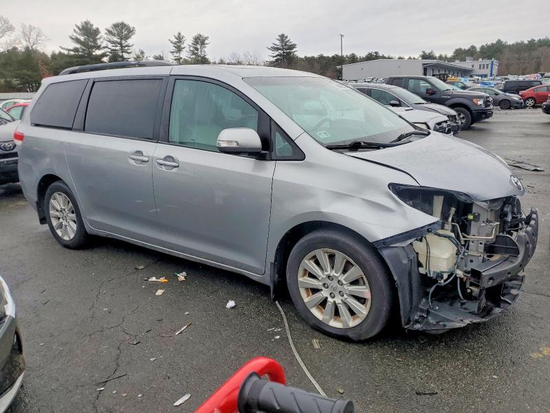 Photo 4 from auction – 2013 TOYOTA SIENNA XLE with VIN 5TDDK3DCXDS071291
