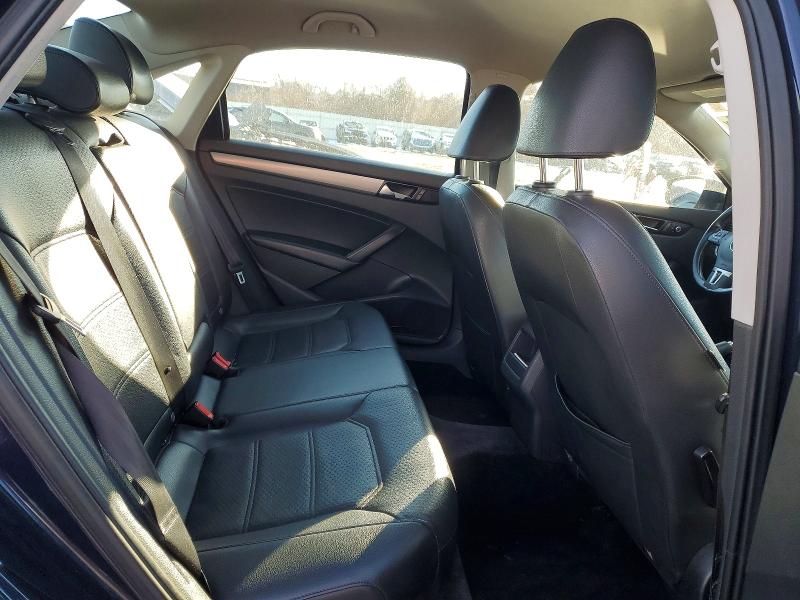 Photo 10 from auction – 2015 VOLKSWAGEN PASSAT S with VIN 1VWAT7A37FC032087