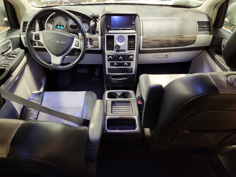 Photo 8 from auction – 2010 CHRYSLER TOWN & COUNTRY with VIN 2A4RR5D17AR299792