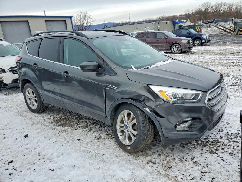 Photo 4 from auction – 2017 FORD ESCAPE SE with VIN 1FMCU9GDXHUE20279