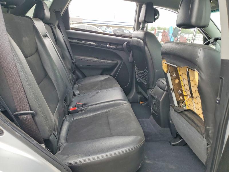 Photo 11 from auction – 2012 KIA SORENTO with VIN 5XYKU3A67CG302448