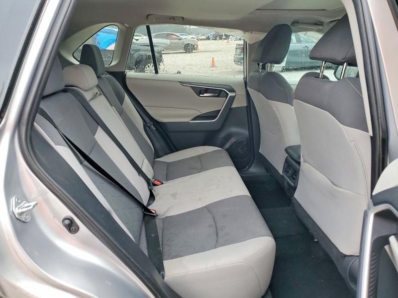 Photo 11 from auction – 2019 TOYOTA RAV4 with VIN 2T3W1RFV9KC014803