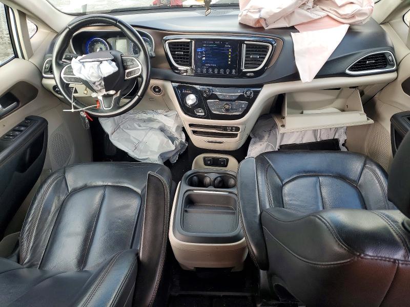 Photo 8 from auction – 2017 CHRYSLER PACIFICA with VIN 2C4RC1BG2HR564569