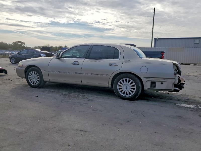 Photo 2 from auction – 2004 LINCOLN TOWN CAR E with VIN 1LNHM81W04Y606197