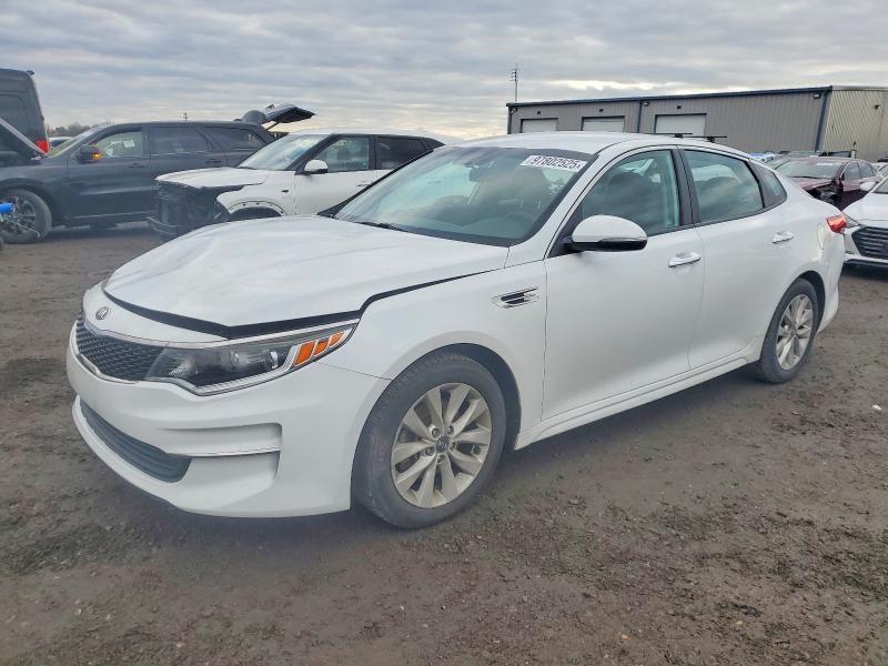 Photo 1 from auction – 2017 KIA OPTIMA LX with VIN 5XXGT4L31HG161826