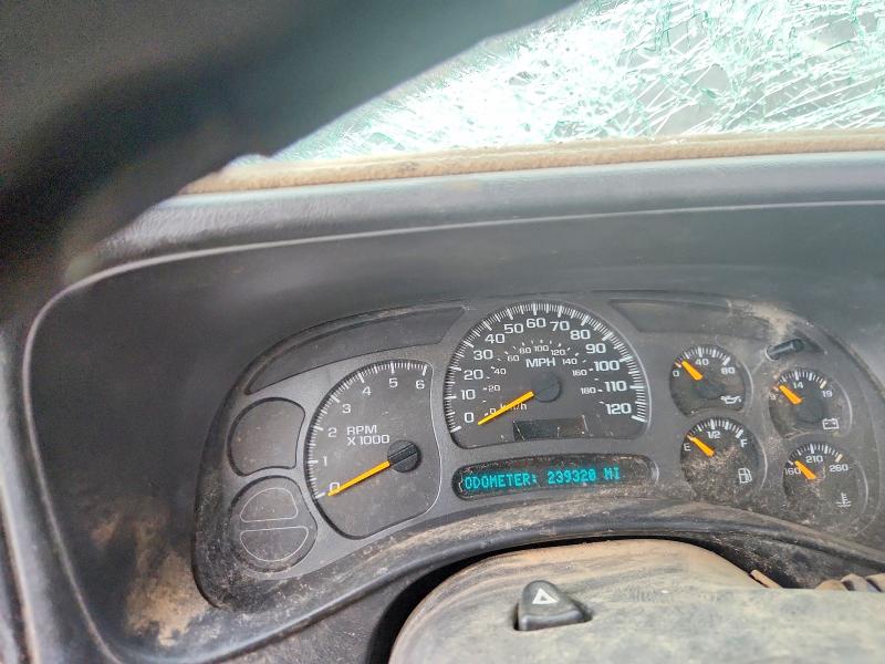 Photo 9 from auction – 2003 CHEVROLET SILVERADO with VIN 1GCHC23U83F203448