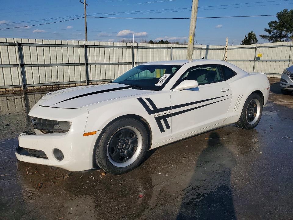 CHEVROLET CAMARO LS 2013 with VIN 2G1FA1E30D9186580 - Photo from auction