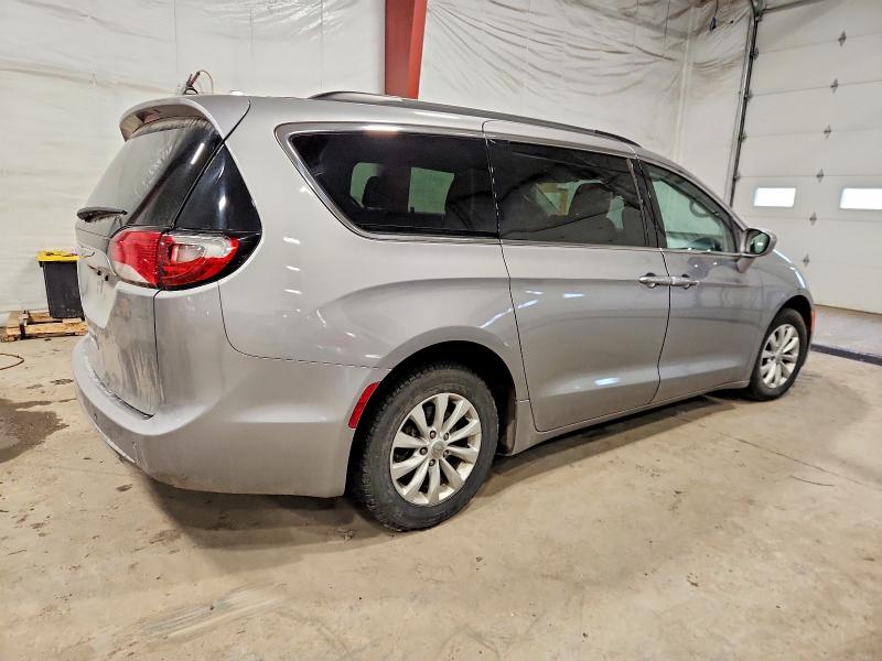 Photo 3 from auction – 2017 CHRYSLER PACIFICA with VIN 2C4RC1BG6HR621744