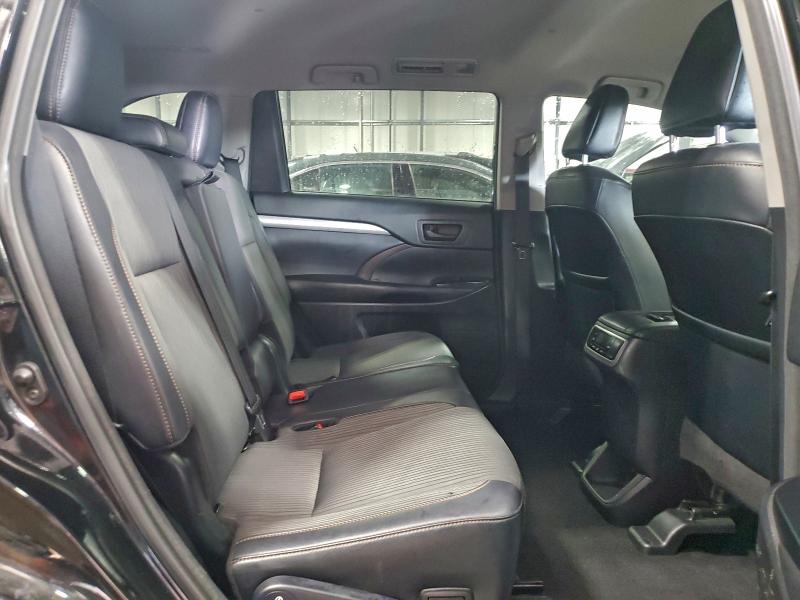 Photo 11 from auction – 2018 TOYOTA HIGHLANDER with VIN 5TDBZRFHXJS834162