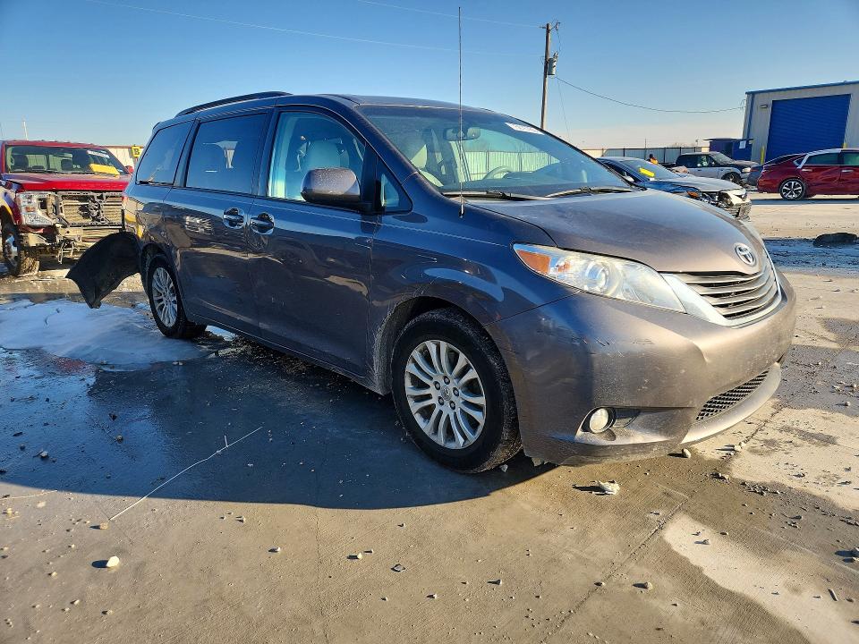 Photo 4 from auction – 2013 TOYOTA SIENNA 4X4 with VIN 5TDYK3DC6DS352523