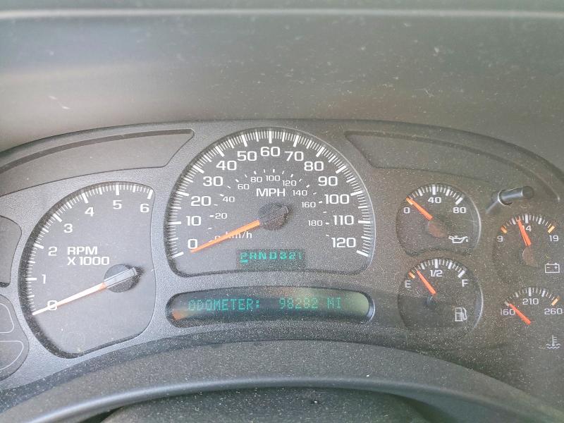 Photo 9 from auction – 2005 CHEVROLET SILVERADO with VIN 1GCEC14XX5Z188880