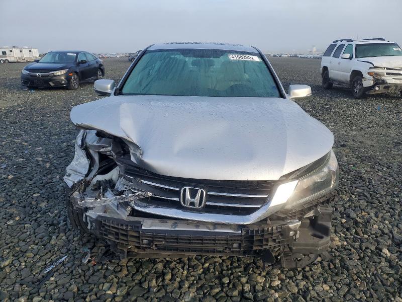 Photo 5 from auction – 2015 HONDA ACCORD with VIN 1HGCR2F70FA127273