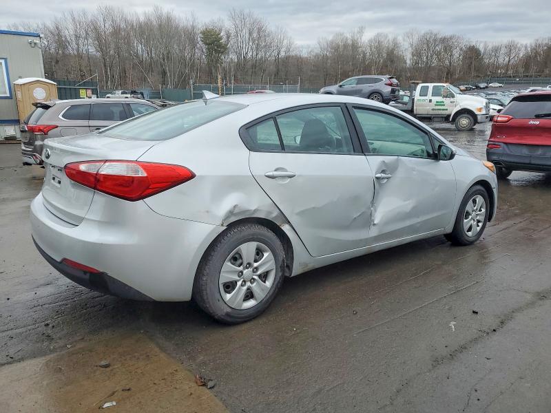 Foto 3 de la subasta – 2016 KIA FORTE LX con VIN KNAFX4A67G5560530